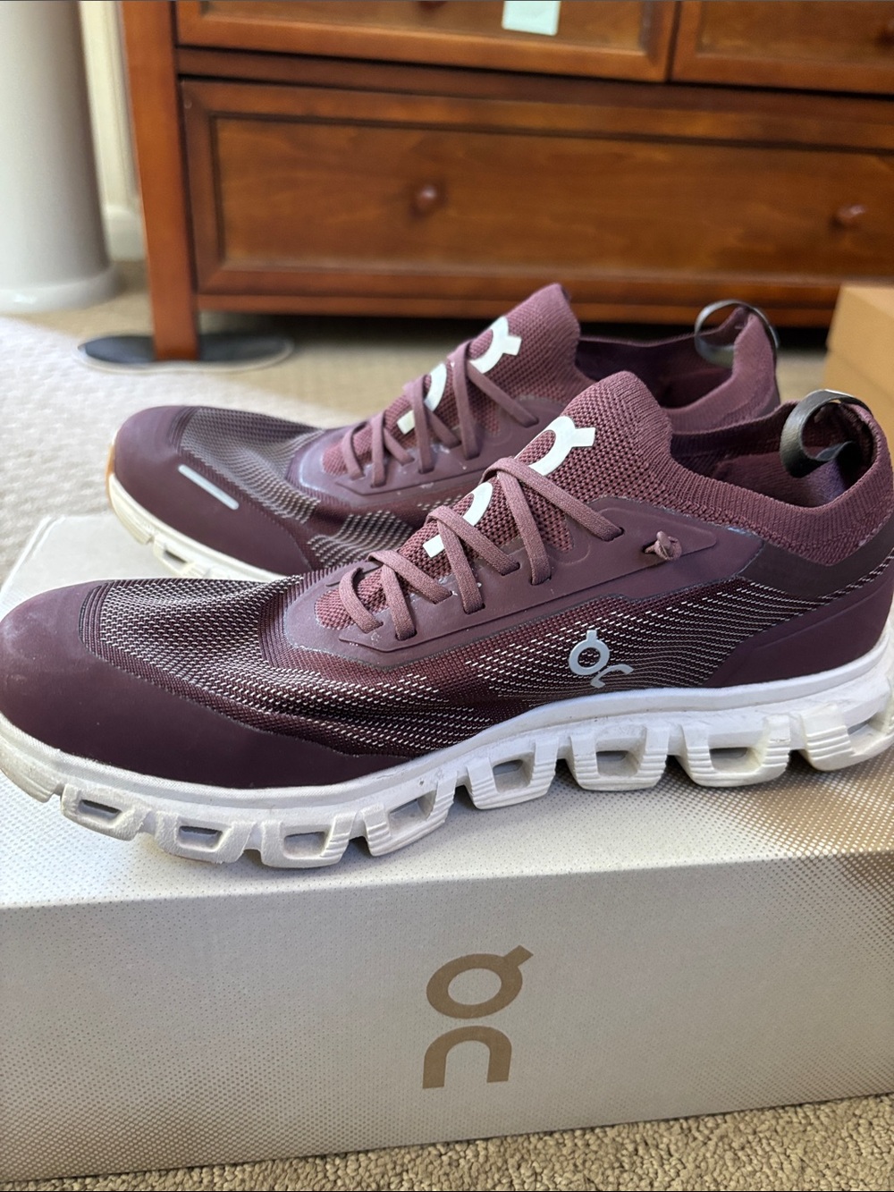 On Running Cloud versa women Running Shoes - mulberry white 8.5 - Picture 5 of 10